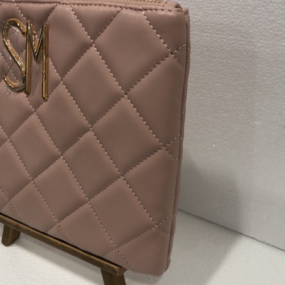 Steve Madden Blush Diamond Quilted Wristlet - Picture 3 of 9